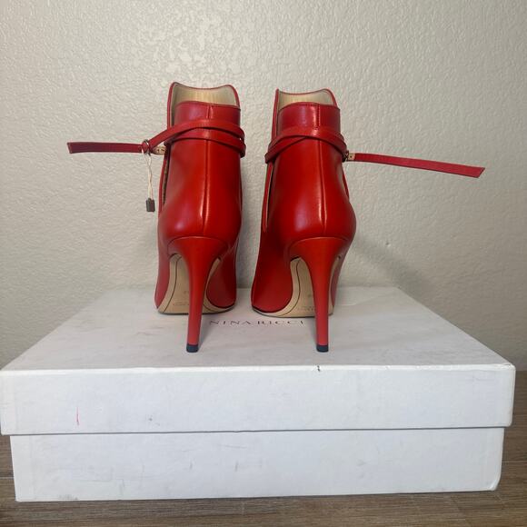 Nina Ricci Red Ankle Boots, Leather, Made in Italy, Holiday, size 40, US 9-9.5 - Picture 5 of 9